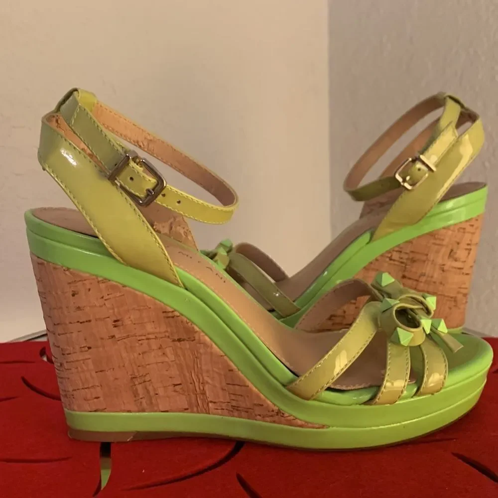 Antonio Melani Ankle Strap Green Patent Sandals  Size 7,5